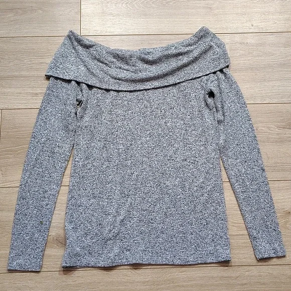 GAP Heather Gray Off-Shoulder Sweater,  Ladies Size XS,  Fitted Off Shoulder Top - Picture 5 of 6